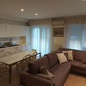 casa-belle-vacanze.hotelslidodijesolo.com/